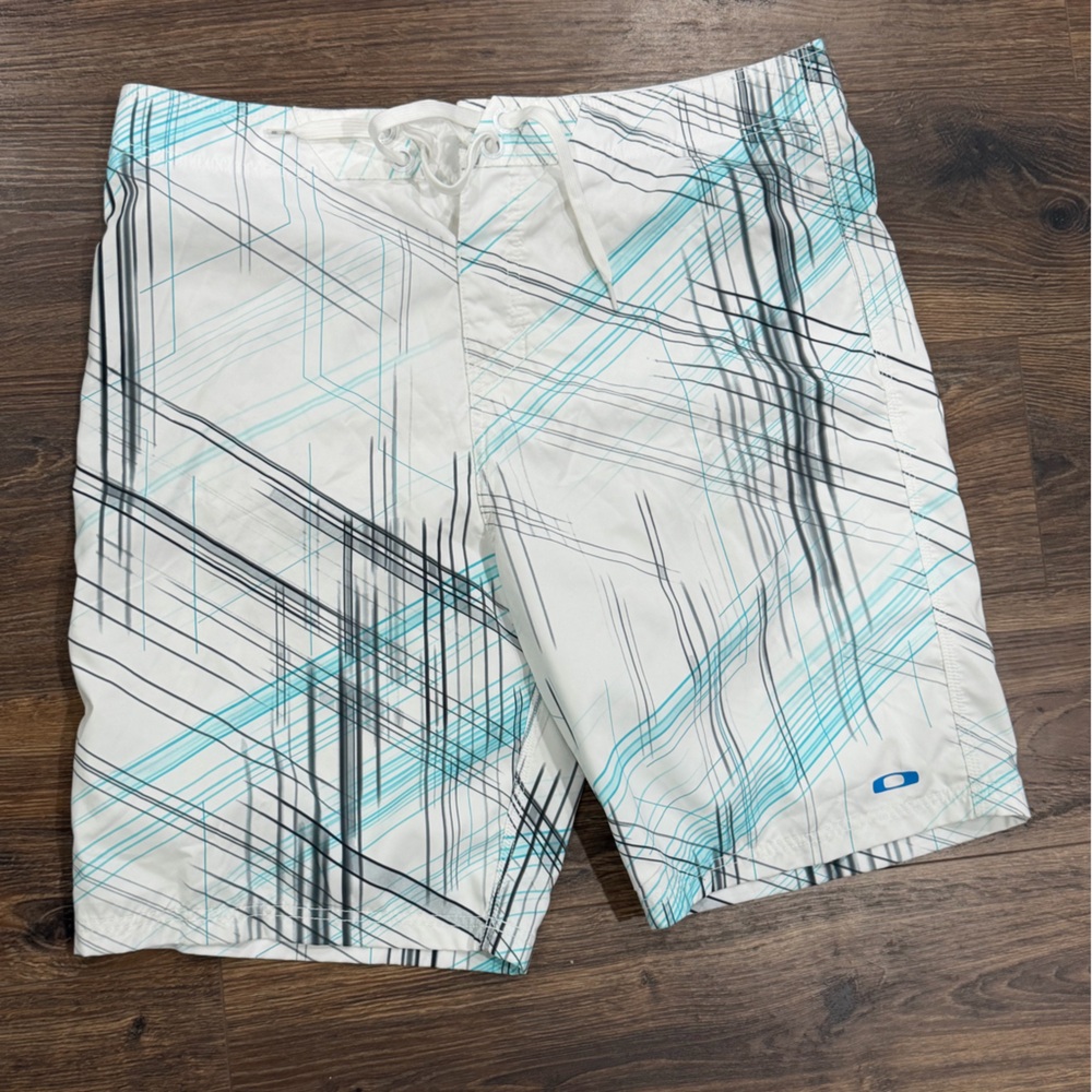 Oakley White and Black Geometric Men's Board Shorts